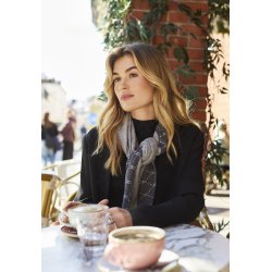 HYPEtheDETAIL TRIANGLE SCARF