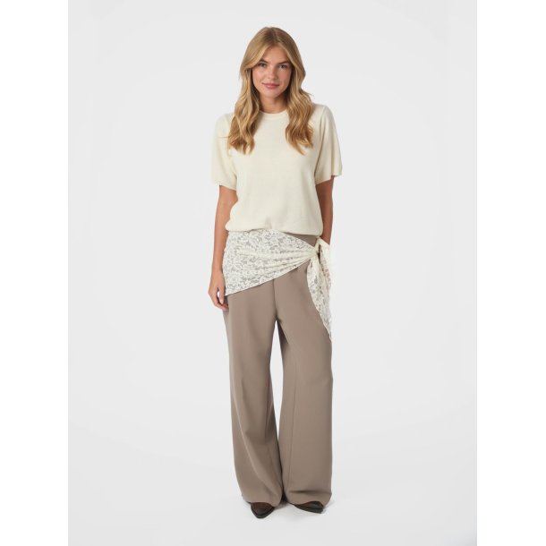 NEO NOIR SERINA LACE SCARF