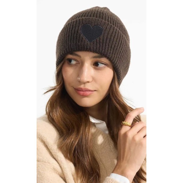 QNUZ KNITTED HAT W HEARTS 