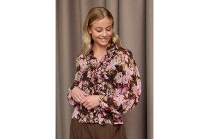 ISAY VIBSE RUFFLE BLOUSE