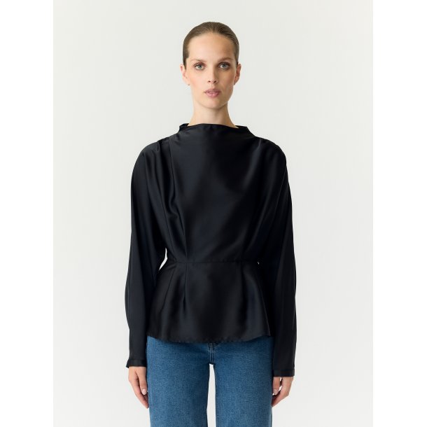 YASPELLA  FUNNEL NECK TOP