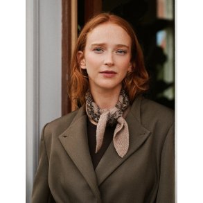 NEO NOIR ARIYA SCARF