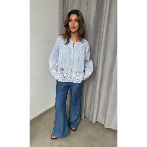 CONTINUE SANNA EMBROBERY BLOUSE